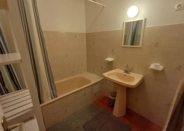 Family In Wooded Estate Near The Sea Casa de Férias